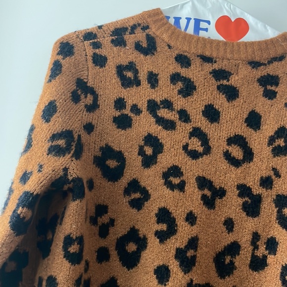 Leopard fuzzy Sweater! - Picture 2 of 8